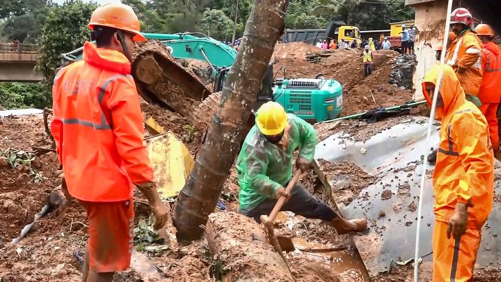 https://salarnews.in/public/uploads/images/newsimages/maannewsimage08072026_182845_Wayanad  landslide.jpg